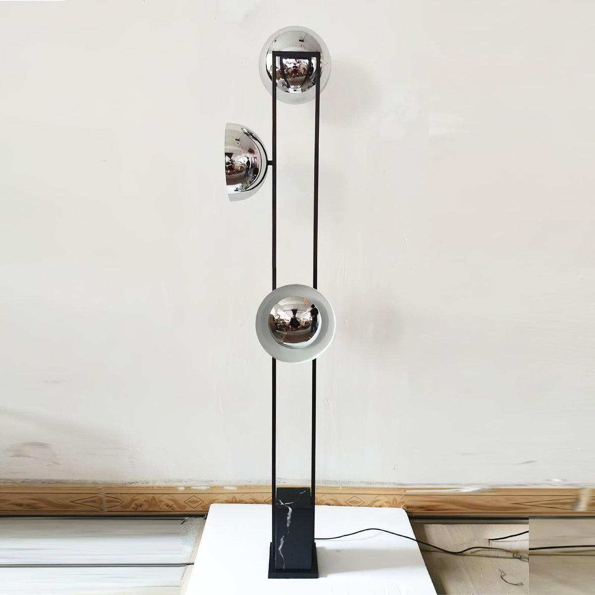 O3 Floor Lamp 11.4"
