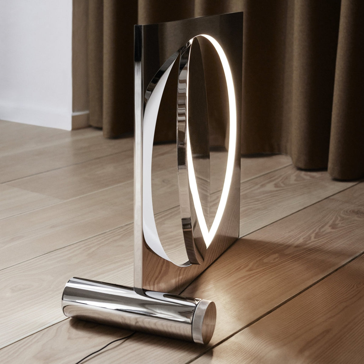 Eclipse Mirror Table Lamp