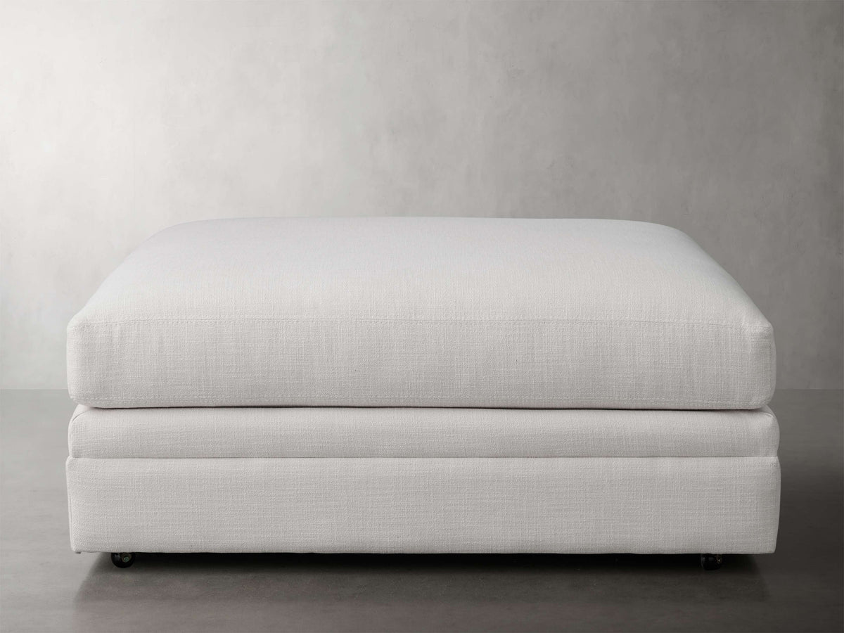 Pavo Ottoman