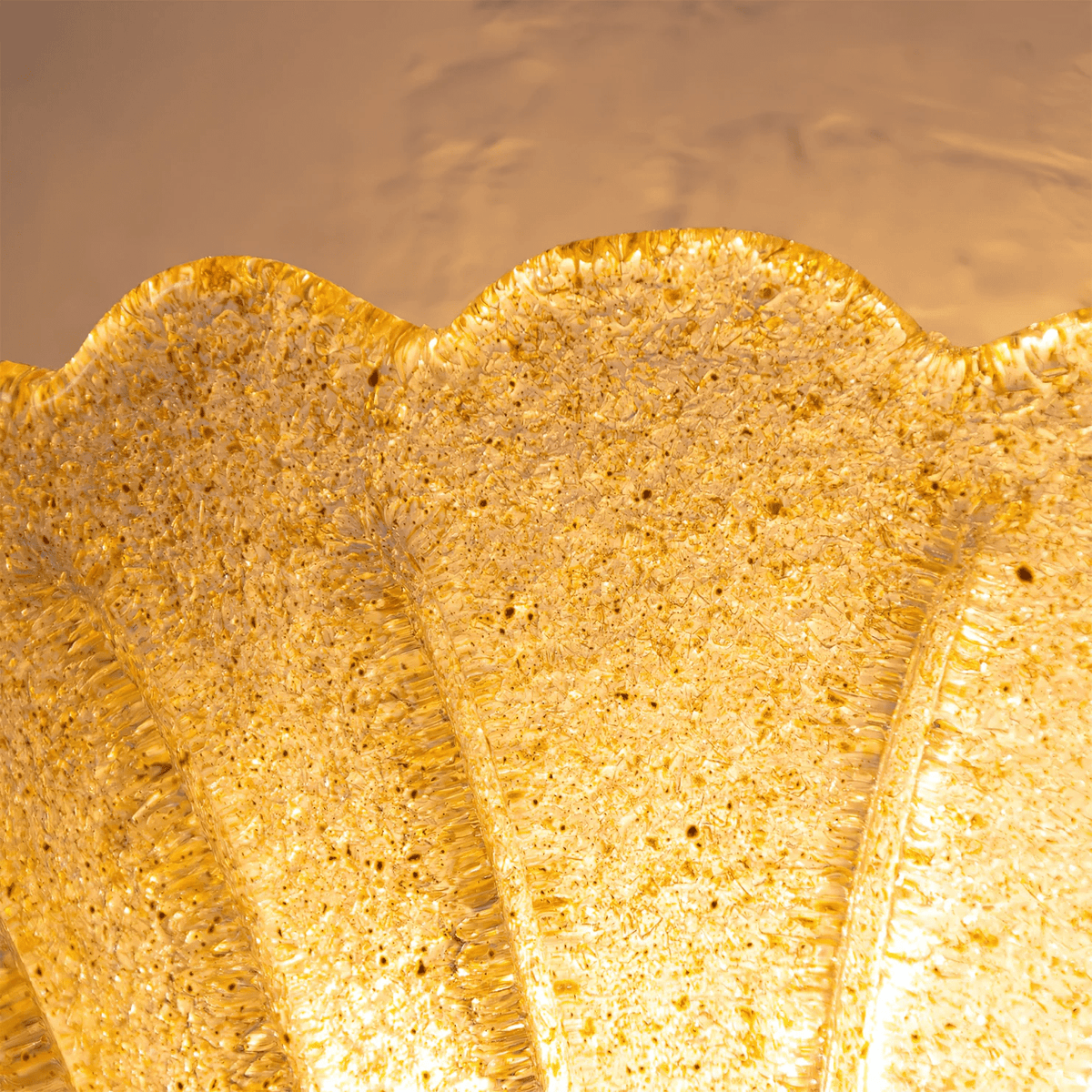 Scallop Edge Glass Wall Lamp