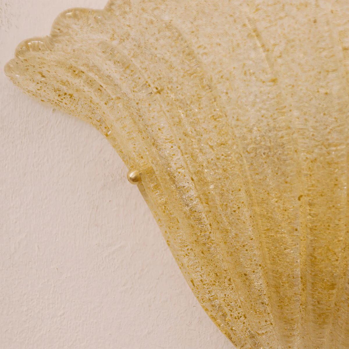 Scallop Edge Glass Wall Lamp