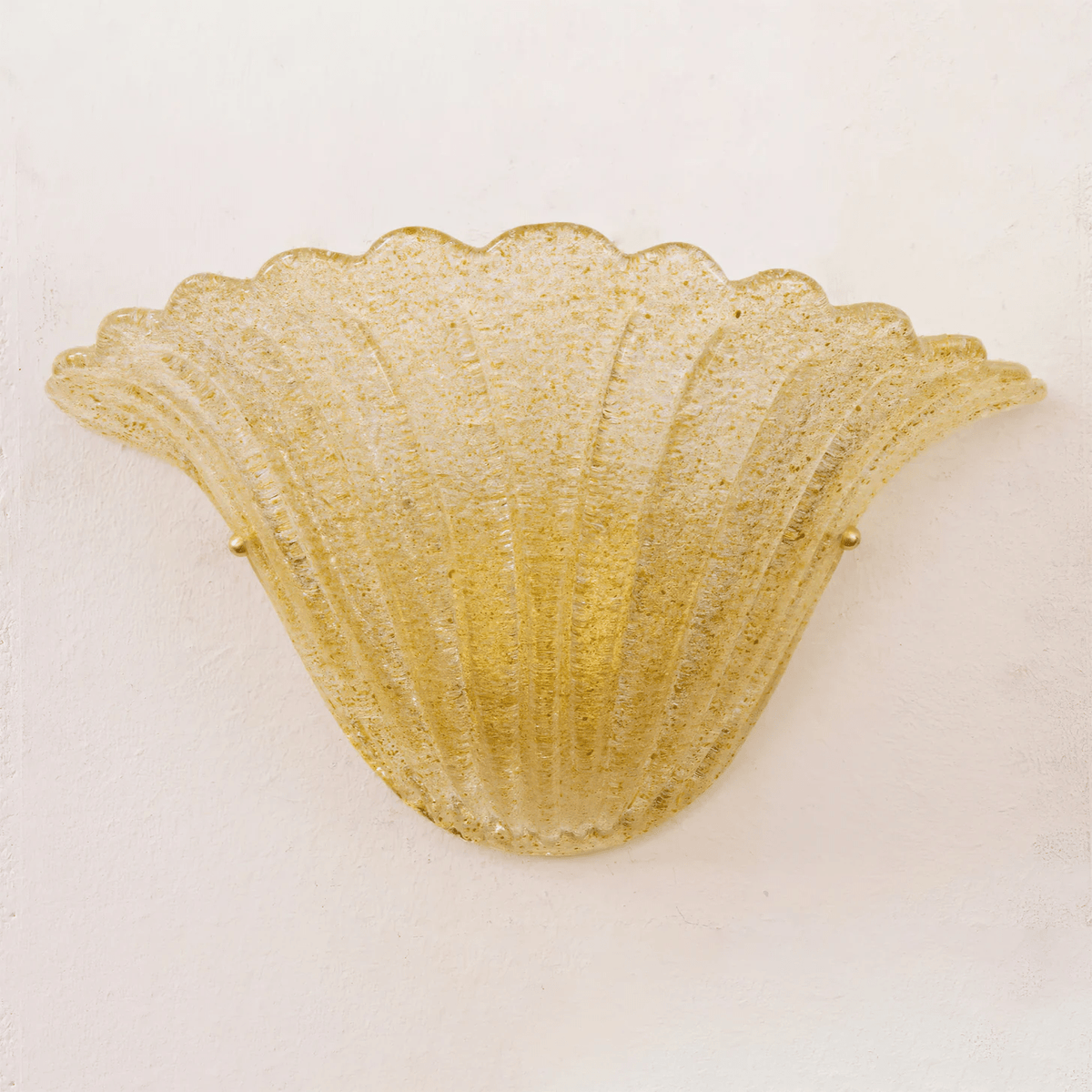 Scallop Edge Glass Wall Lamp