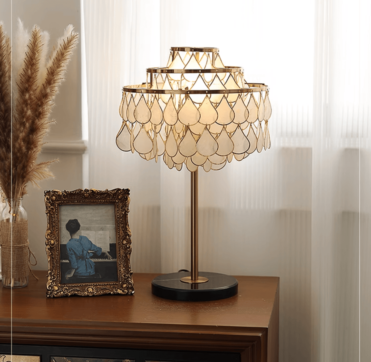 Teardrops Shell Table Lamp