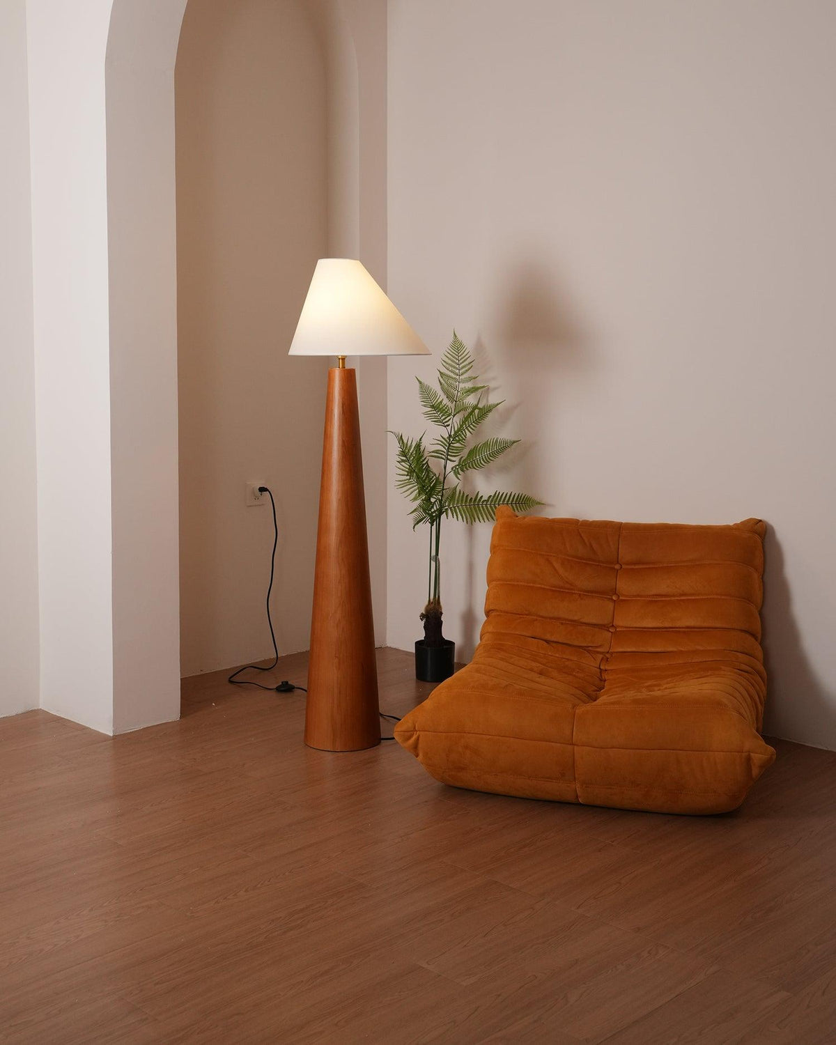 Alvin Floor Lamp 17.7"