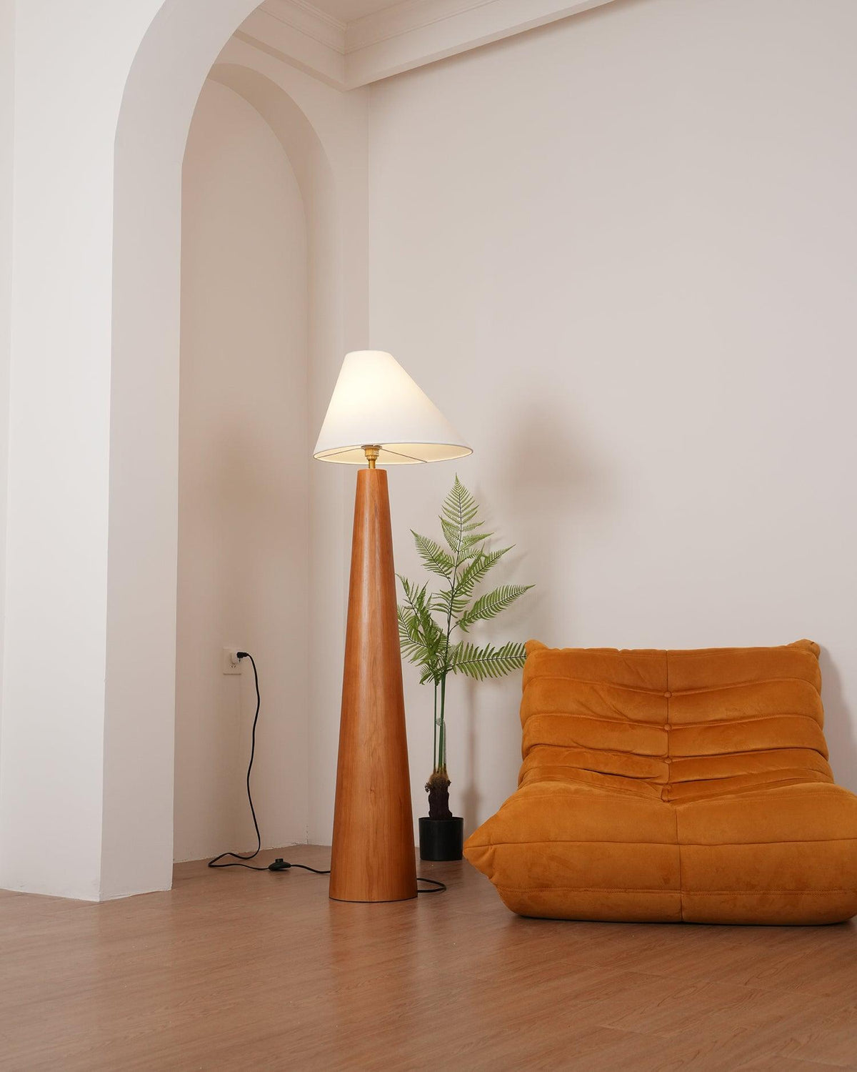 Alvin Floor Lamp 17.7"