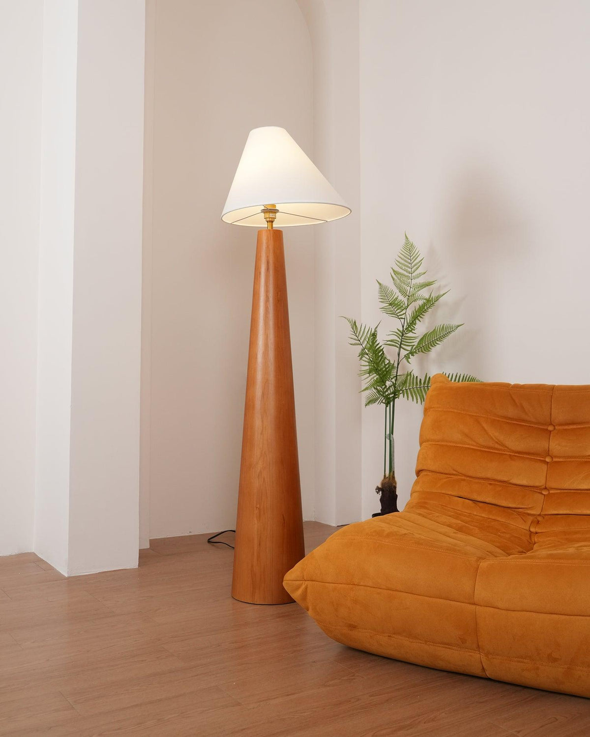 Alvin Floor Lamp 17.7"