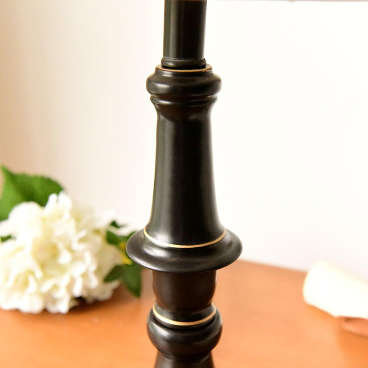 Ambrosia Metal Table Lamp 11"