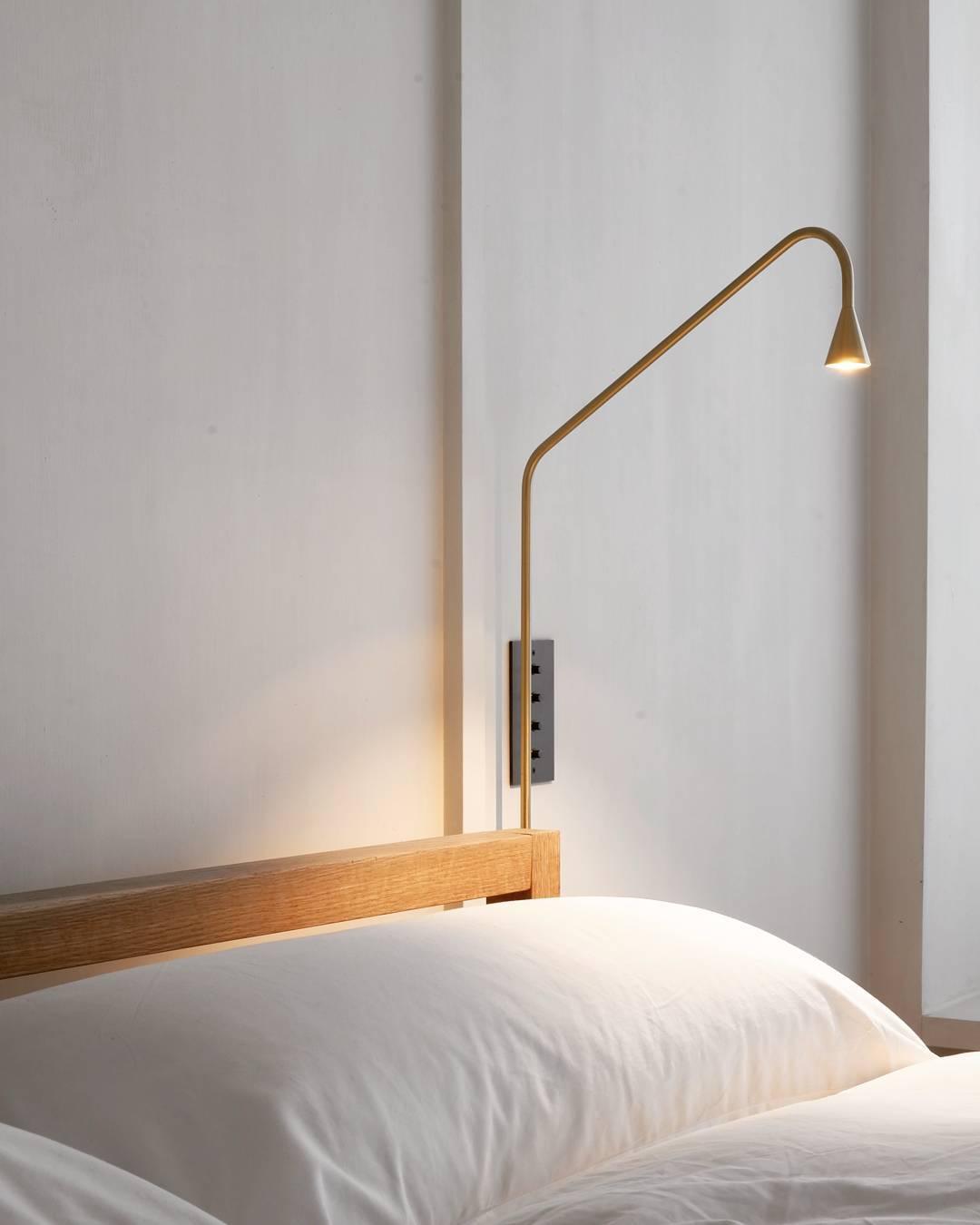 Svarna Wall Lamp 17.7″