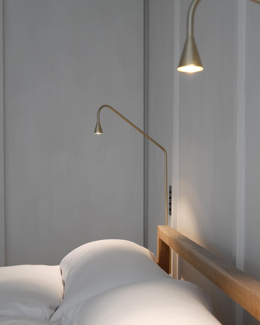 Svarna Wall Lamp 17.7″