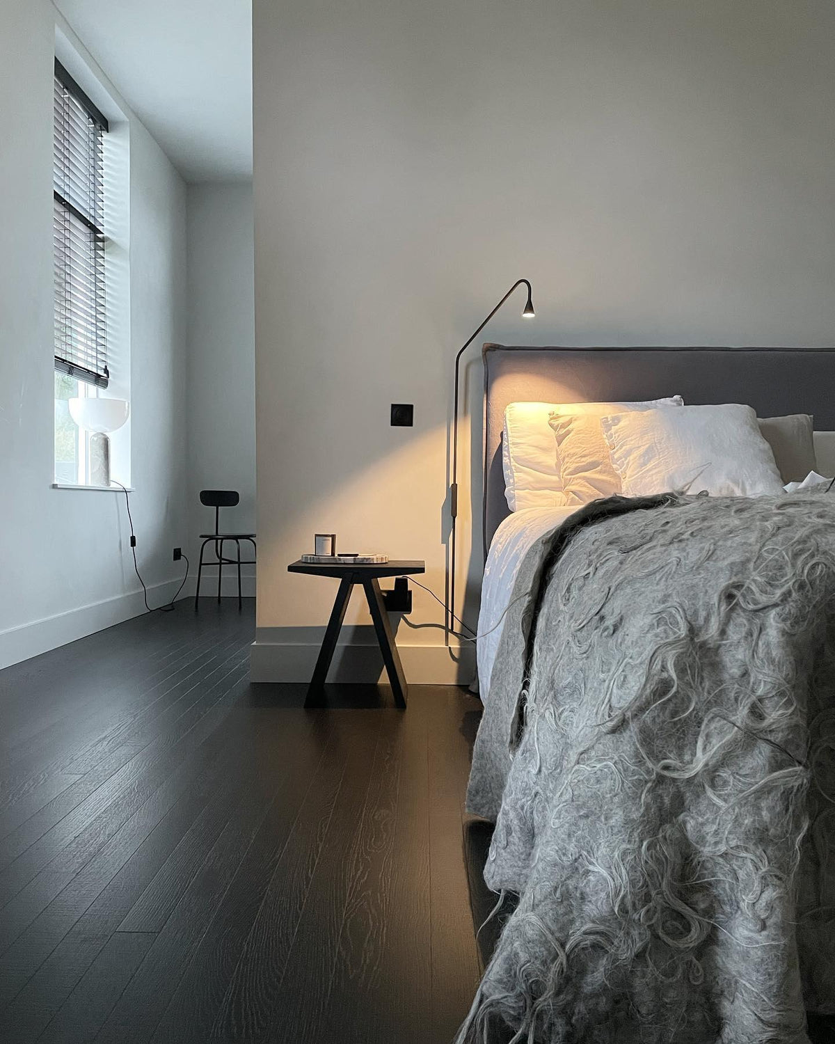 Svarna Wall Lamp 17.7″