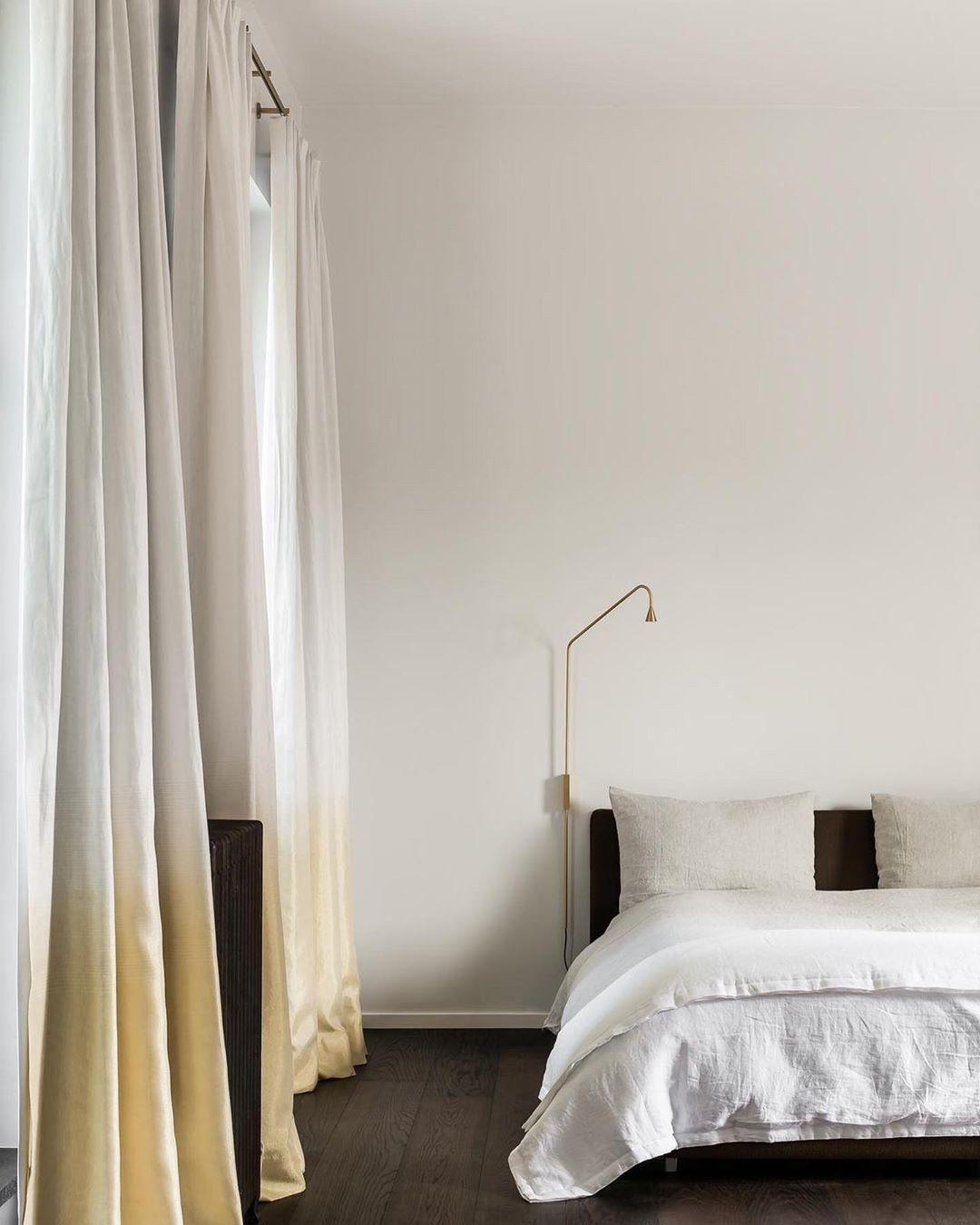 Svarna Wall Lamp 17.7″