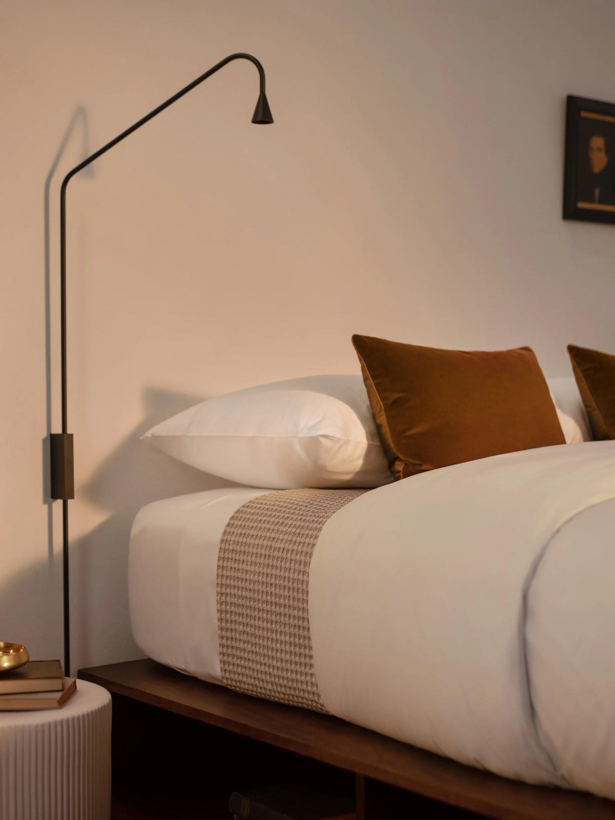 Svarna Wall Lamp 17.7″