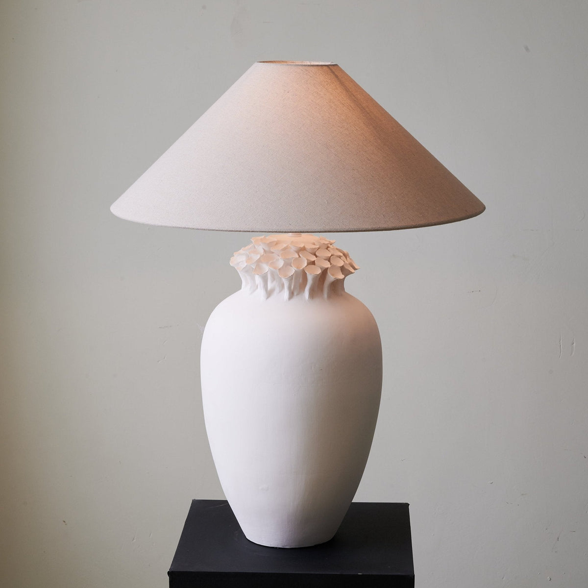 Blossom Crest Ceramic Table Lamp