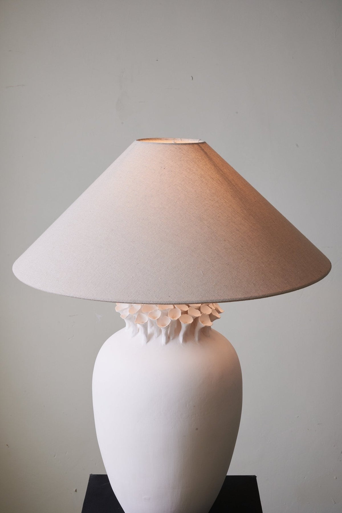 Blossom Crest Ceramic Table Lamp