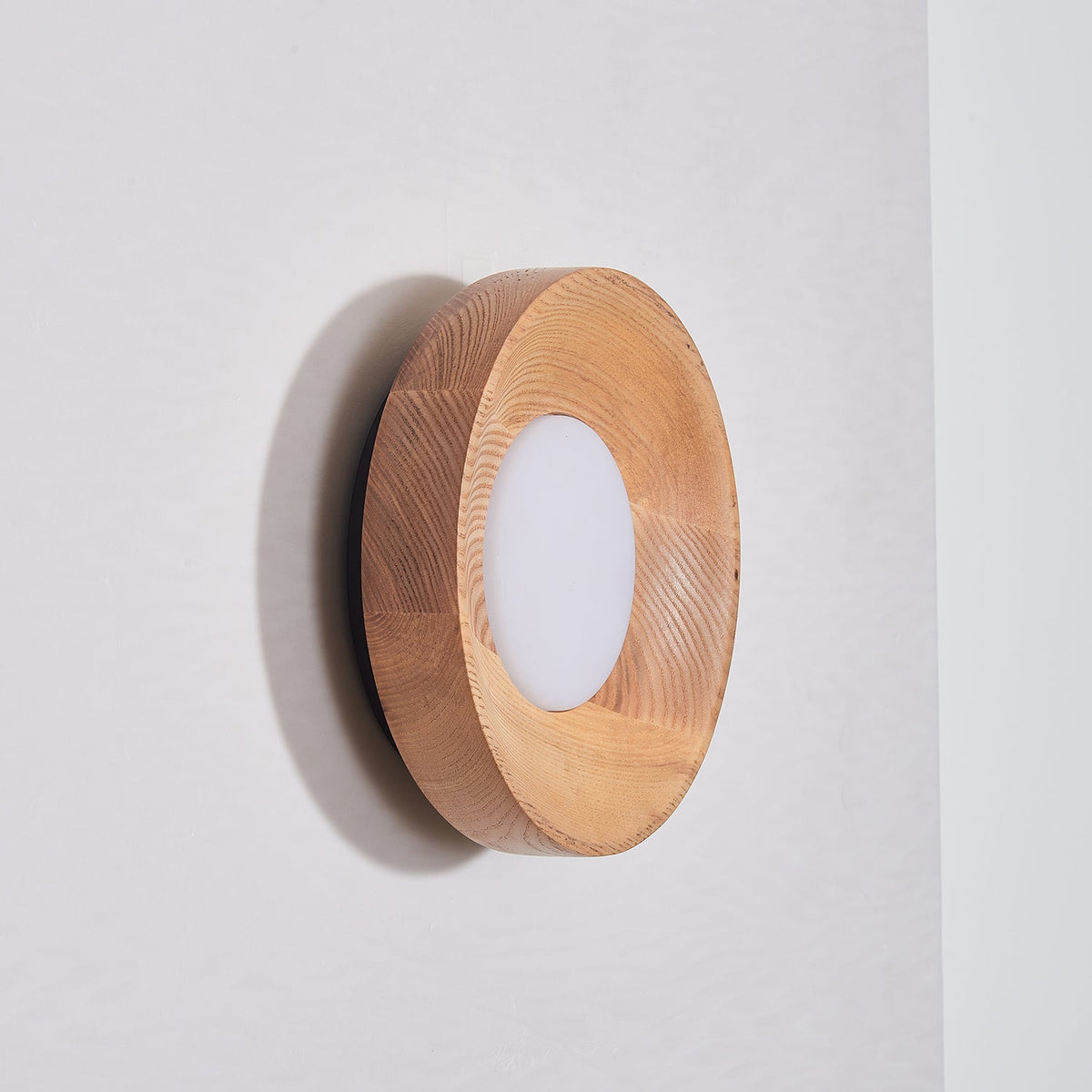 Caldera Wall Lamp