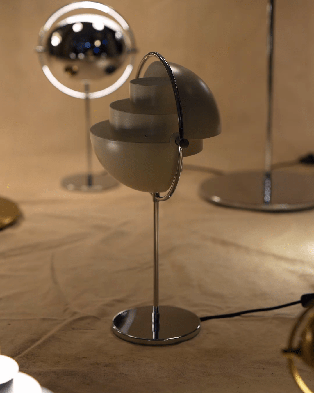 Deformed Ball Table Lamp