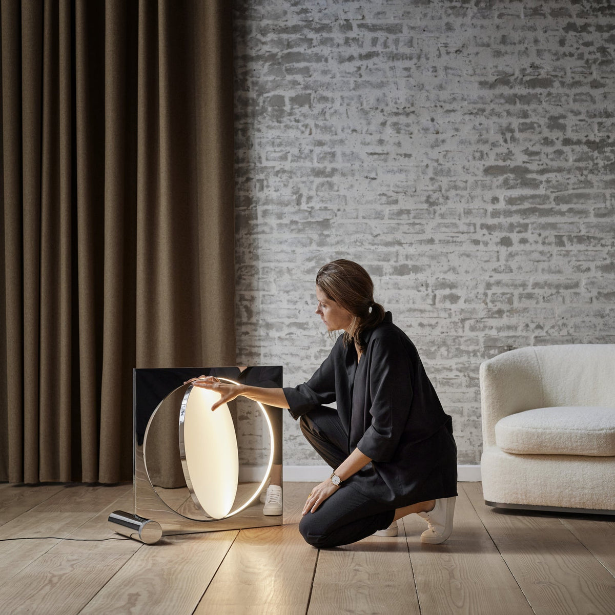 Eclipse Mirror Table Lamp