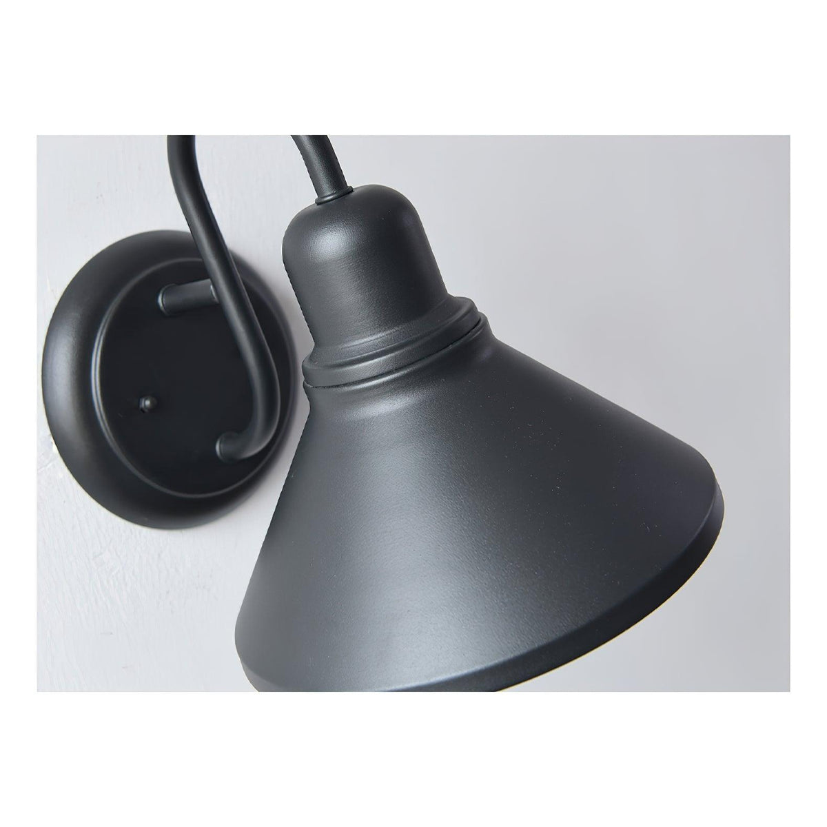 Fable Outdoor Wall Lamp