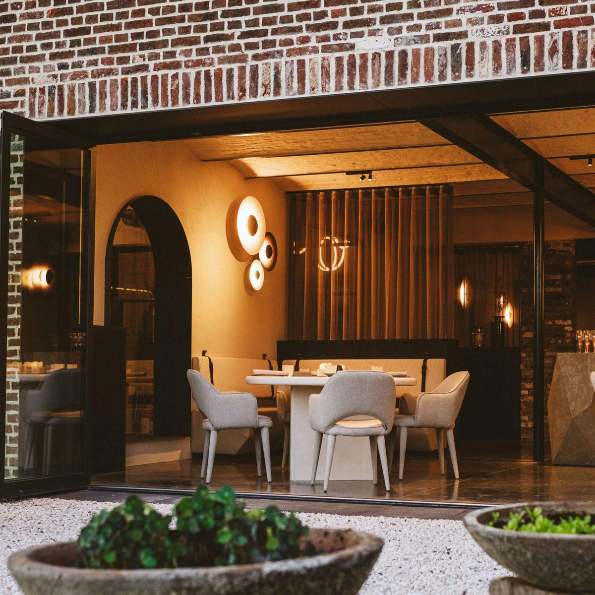 Simplicity Glow Plug-in Wall Light