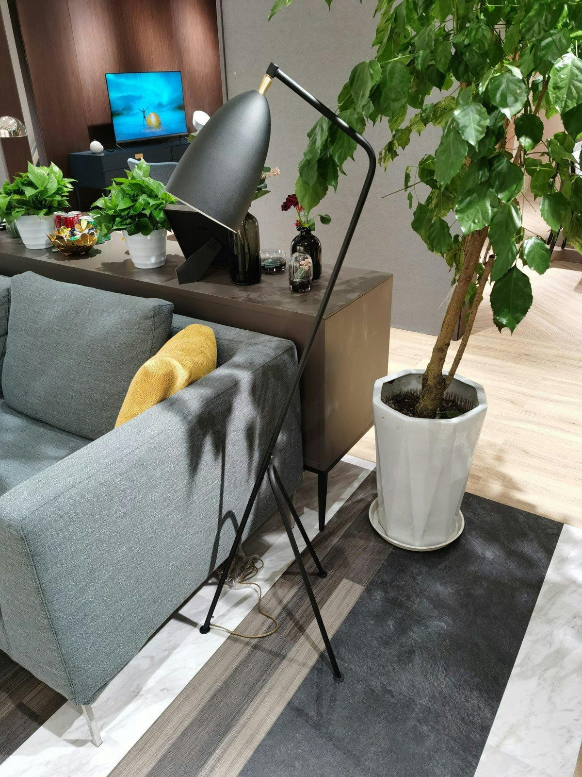 Grasshopper Floor Lamp 16.9"