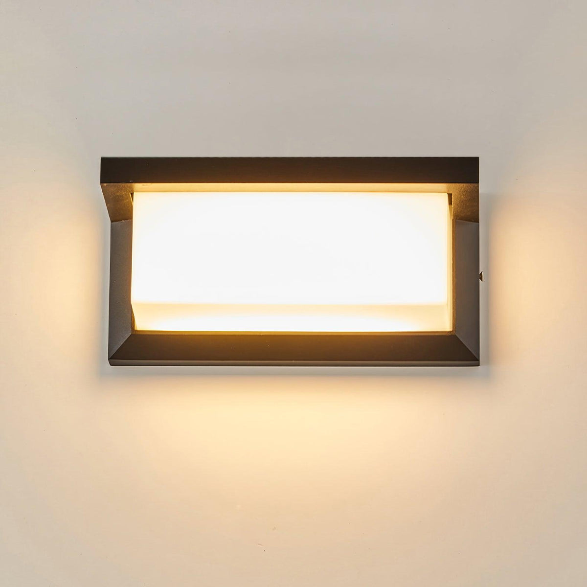 Horizontal LED Outdoor Light