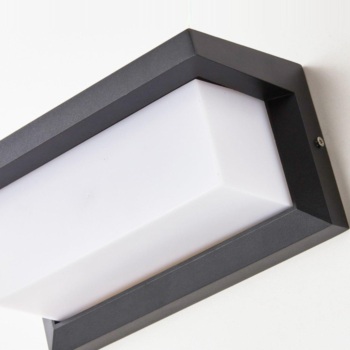 Horizontal LED Outdoor Light