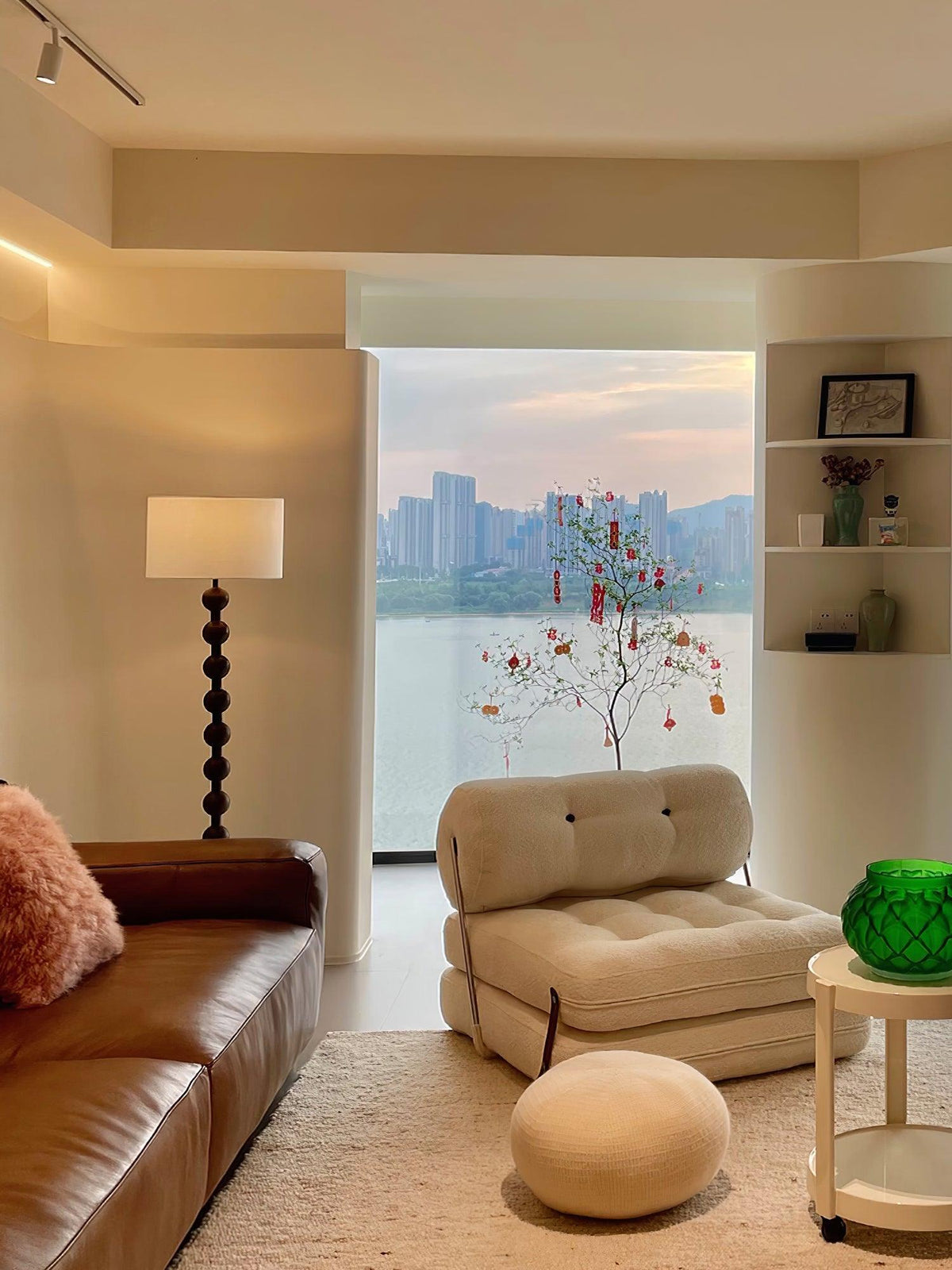 Hugo Barbell Floor Lamp 15.7"