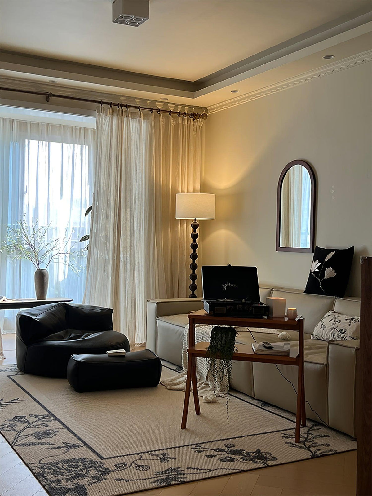 Hugo Barbell Floor Lamp 15.7"