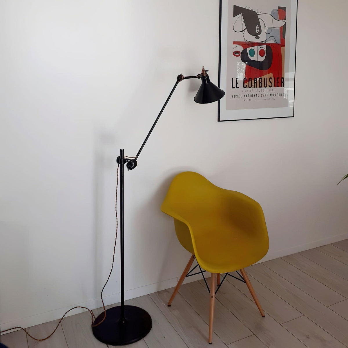 Versa Glide G215 Floor Lamp 12.6″