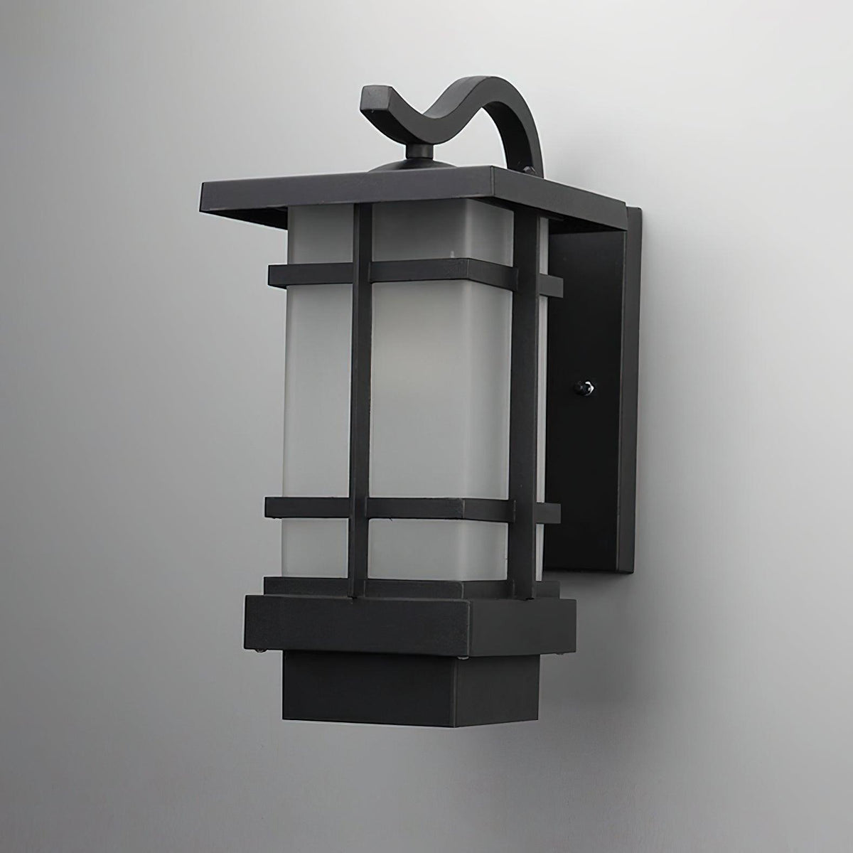 Madison Outdoor Wall Lamp
