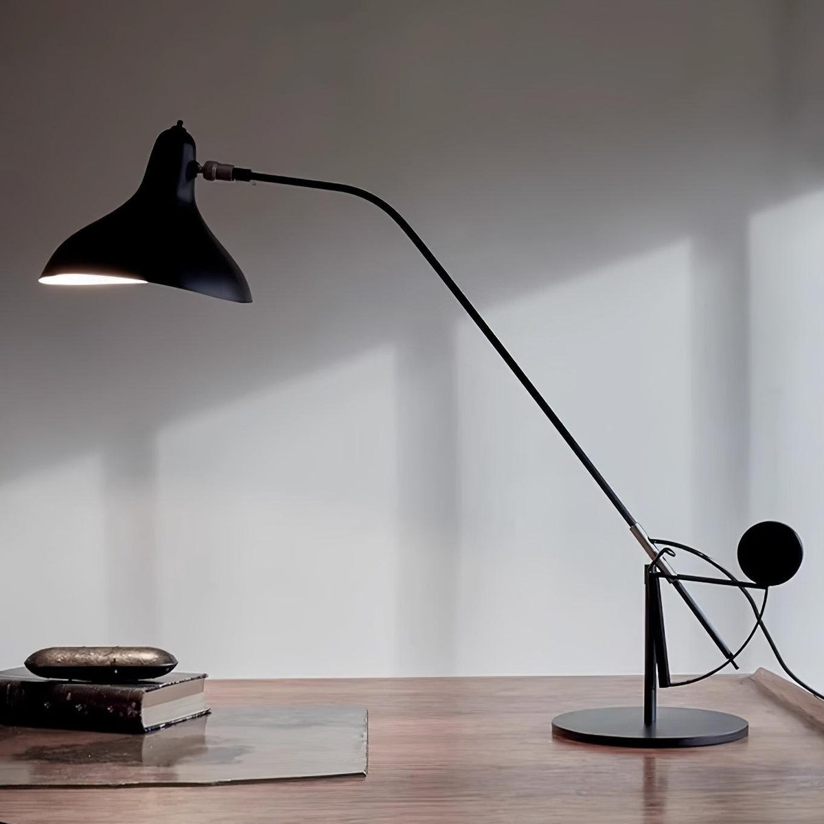 Mantis Arm Table Lamp 21.7"