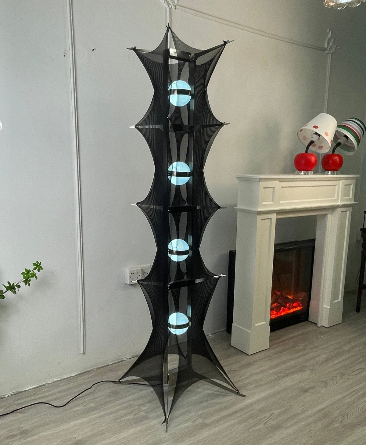 Noir Mesh Tower Floor Lamp