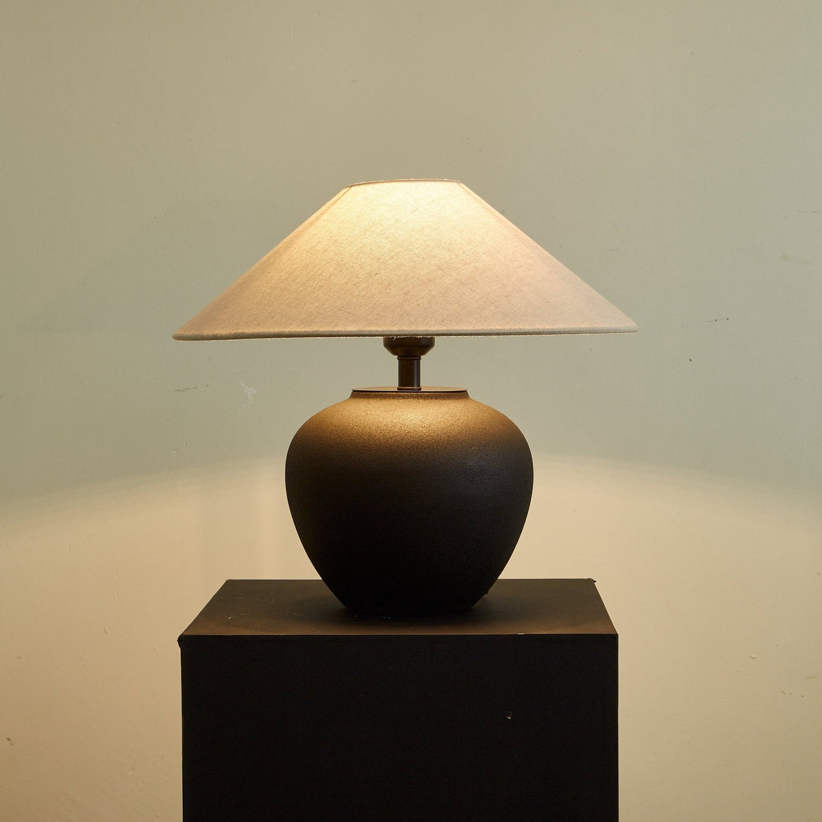 Noirveil Table Lamp