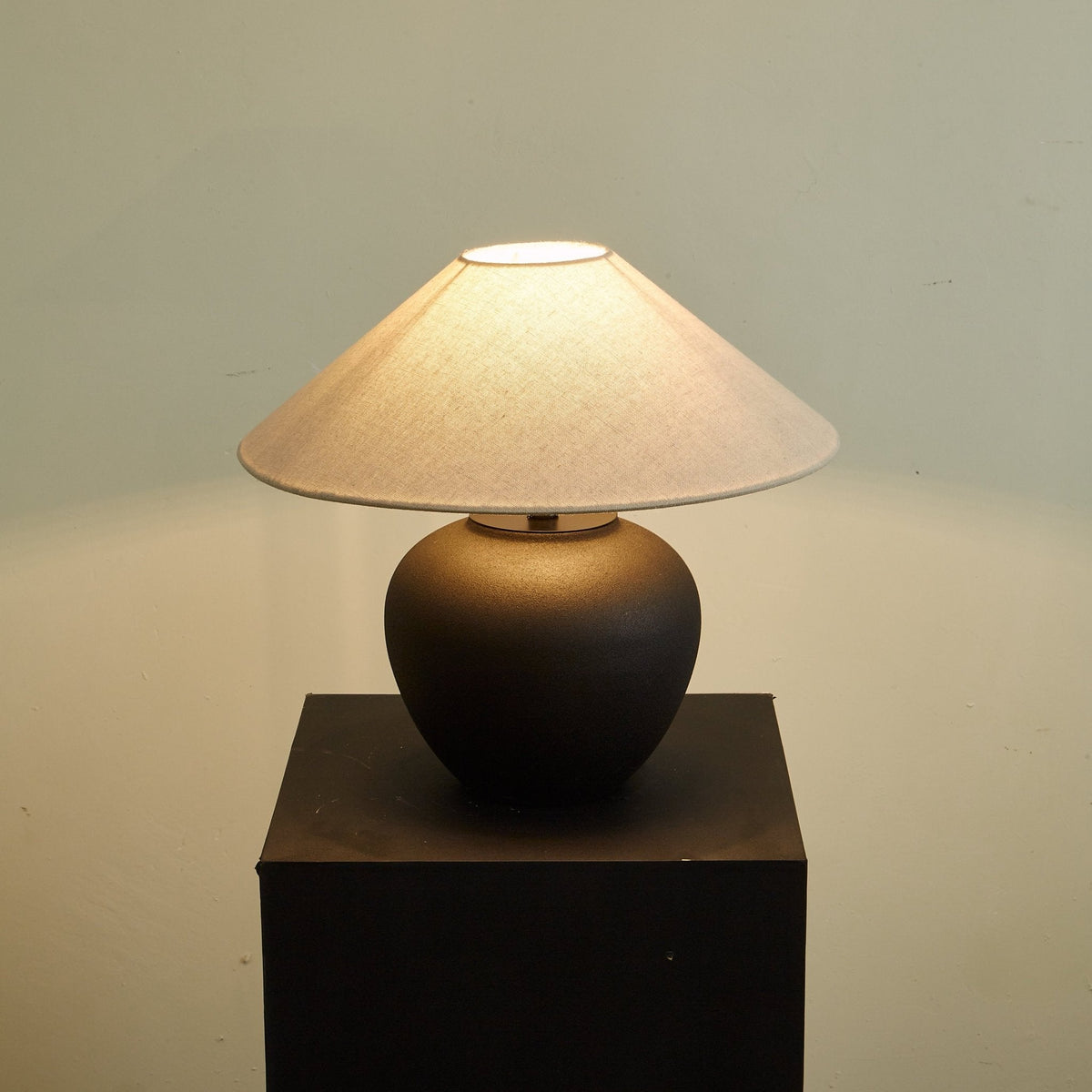 Noirveil Table Lamp
