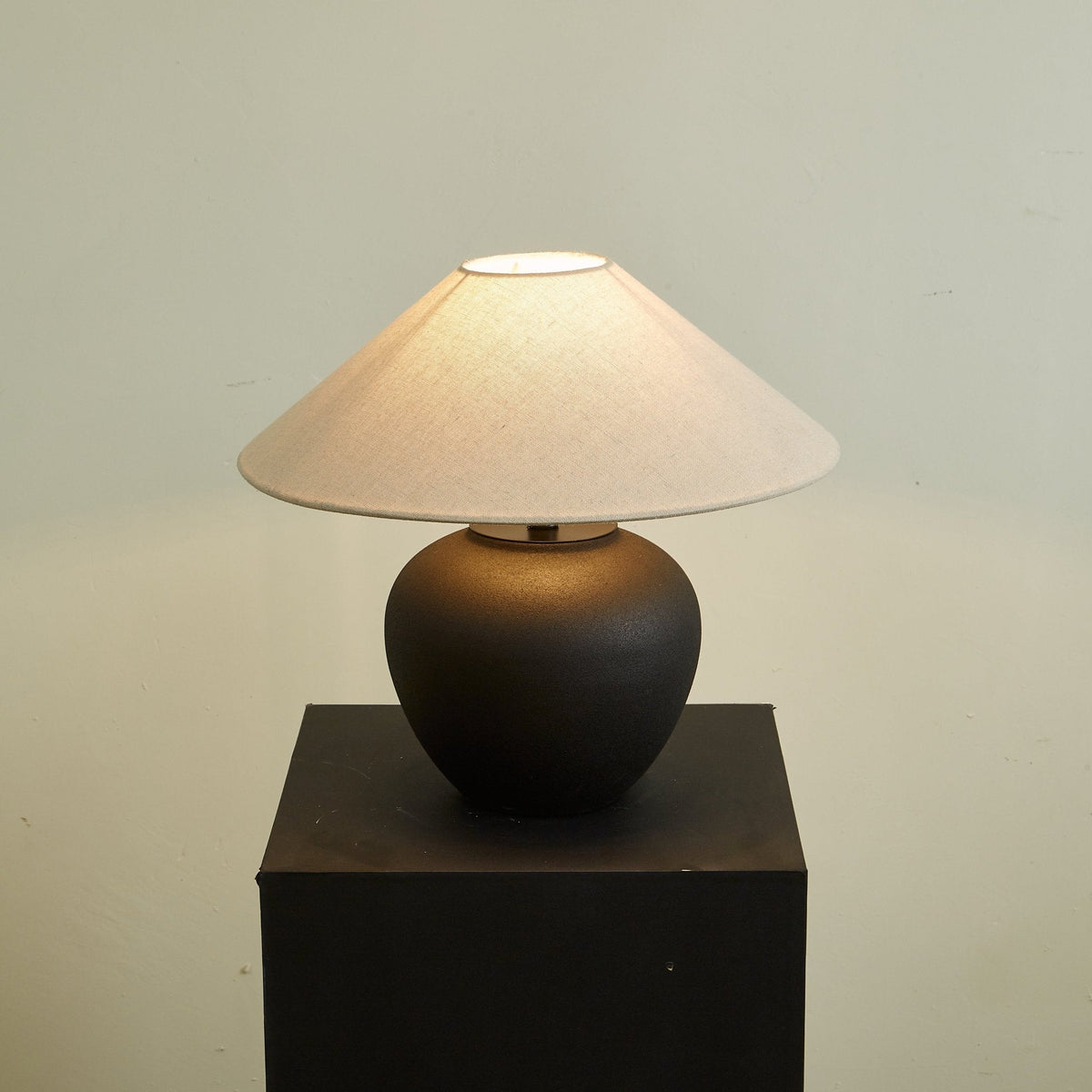 Noirveil Table Lamp