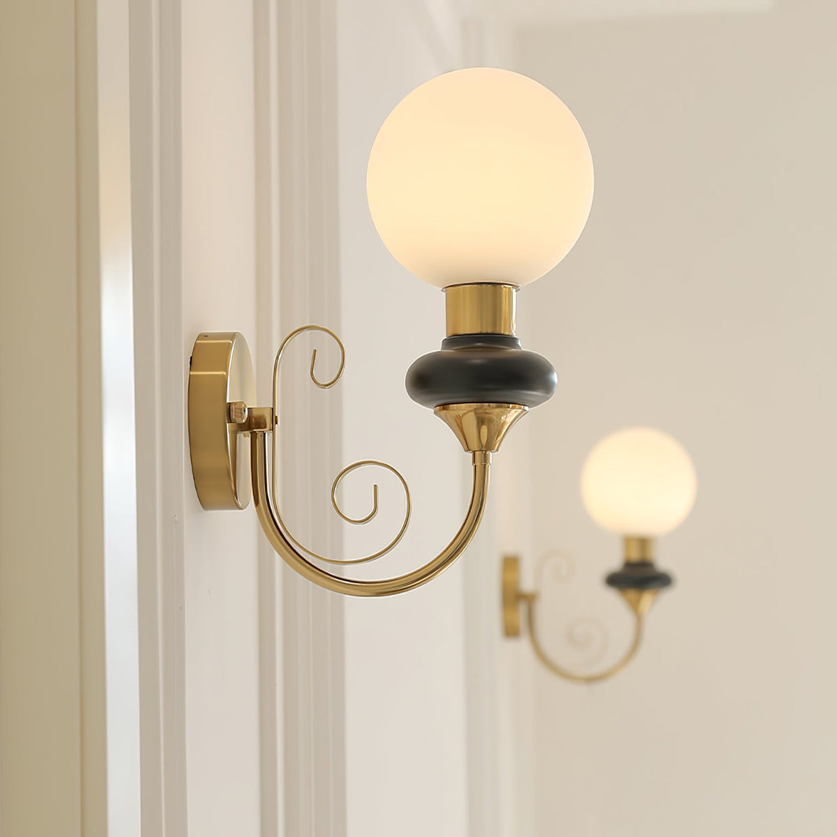 Onyx Plug-in Wall Lamp