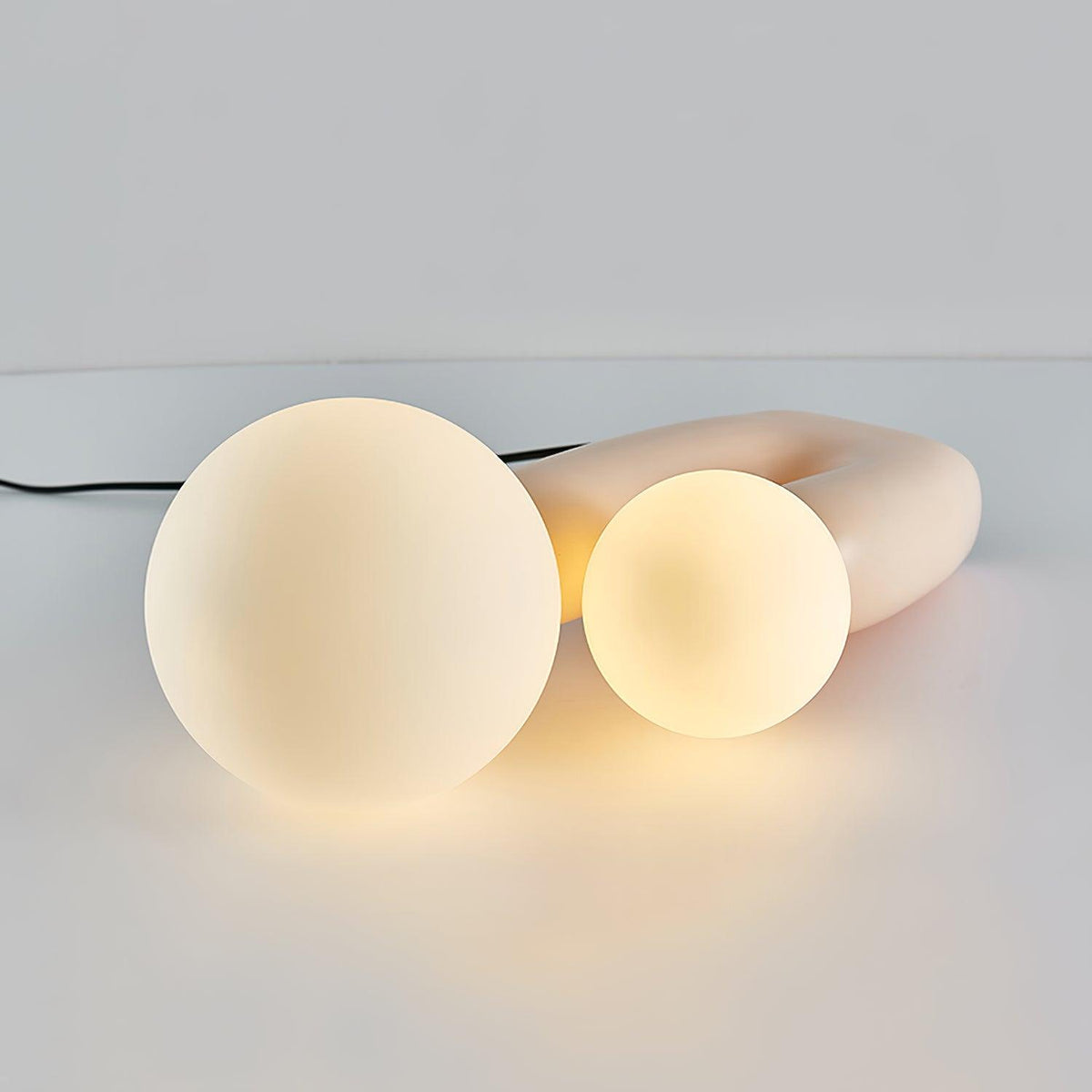 Oo Smooth Table Lamp 10.2"