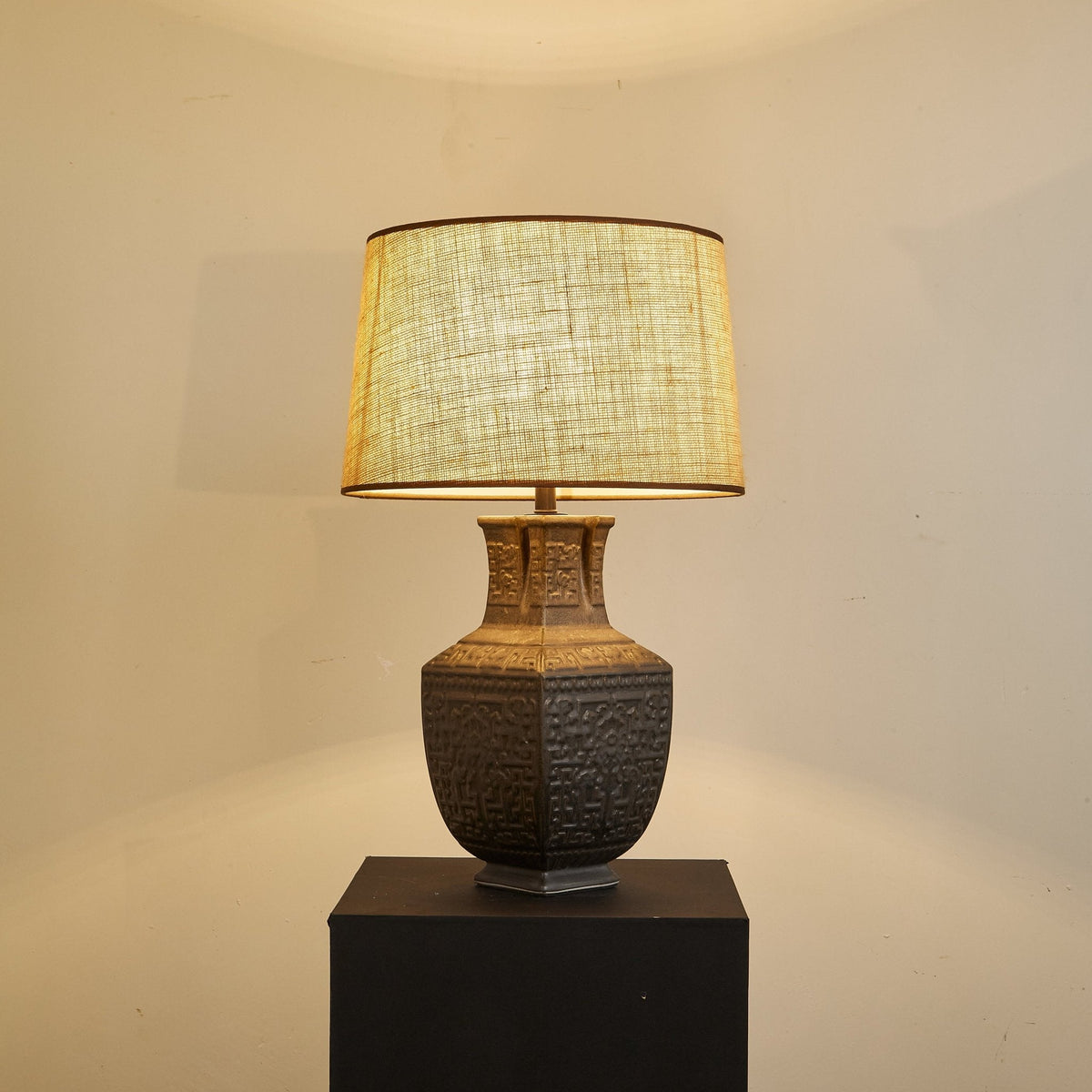 Orendi Table Lamp