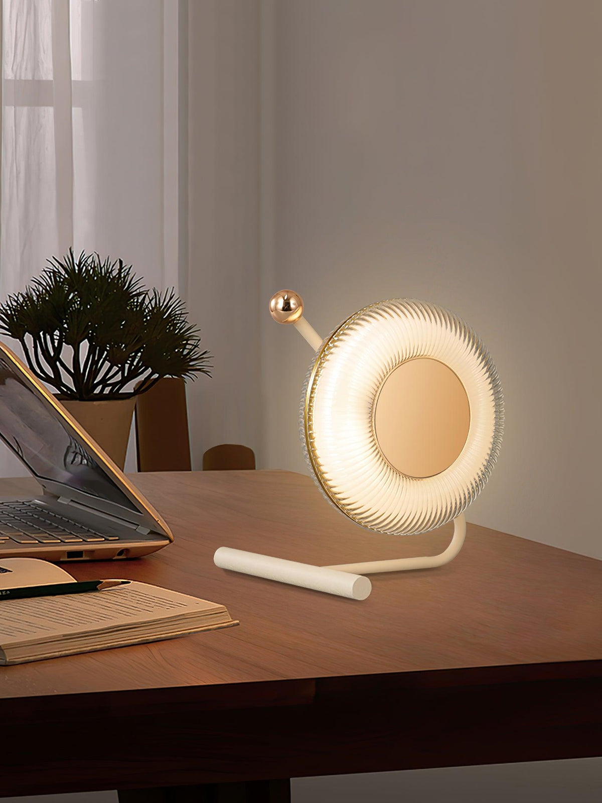 Pixo Table Lamp 7.1"
