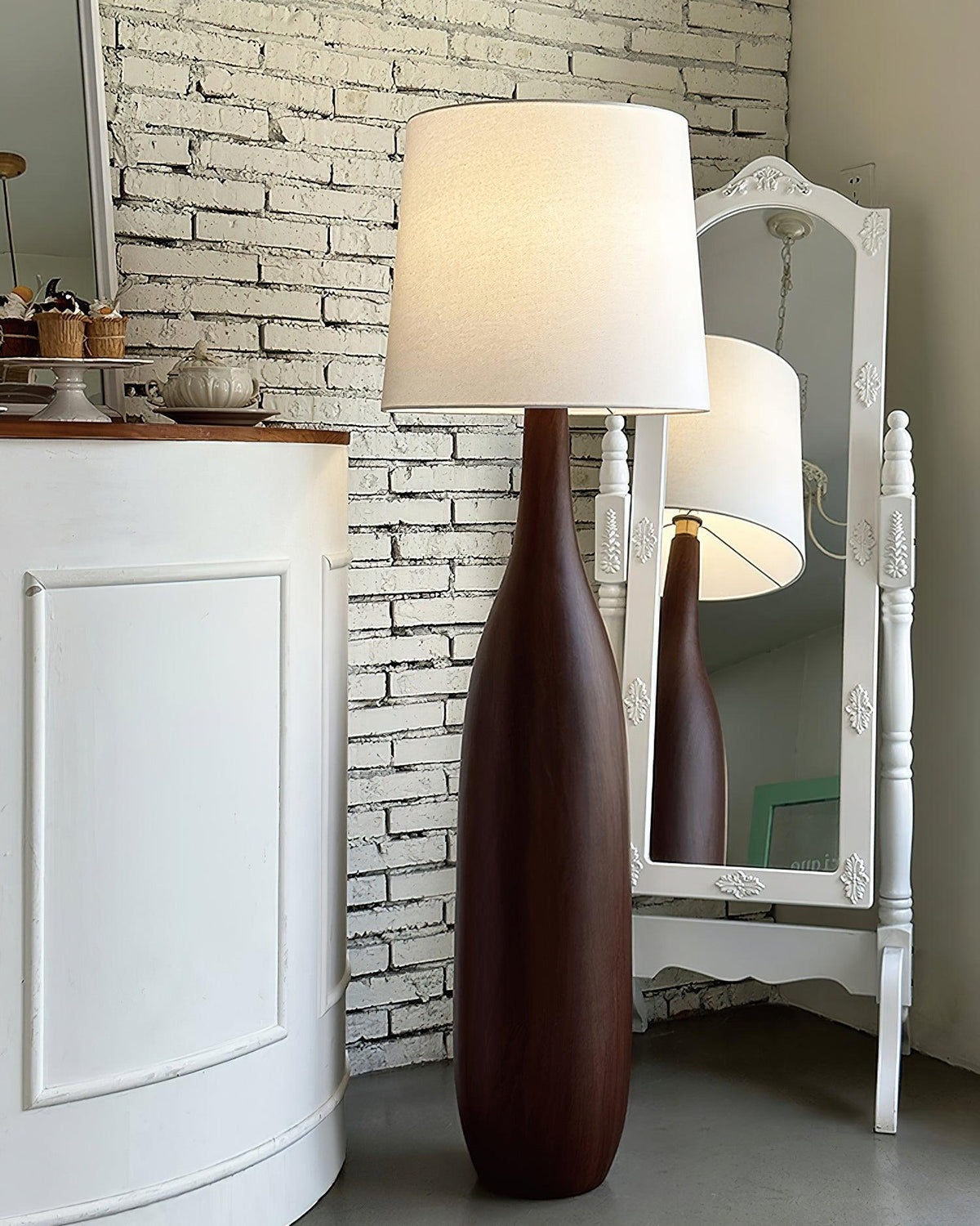 Resin Serenity Floor Lamp 17.7"