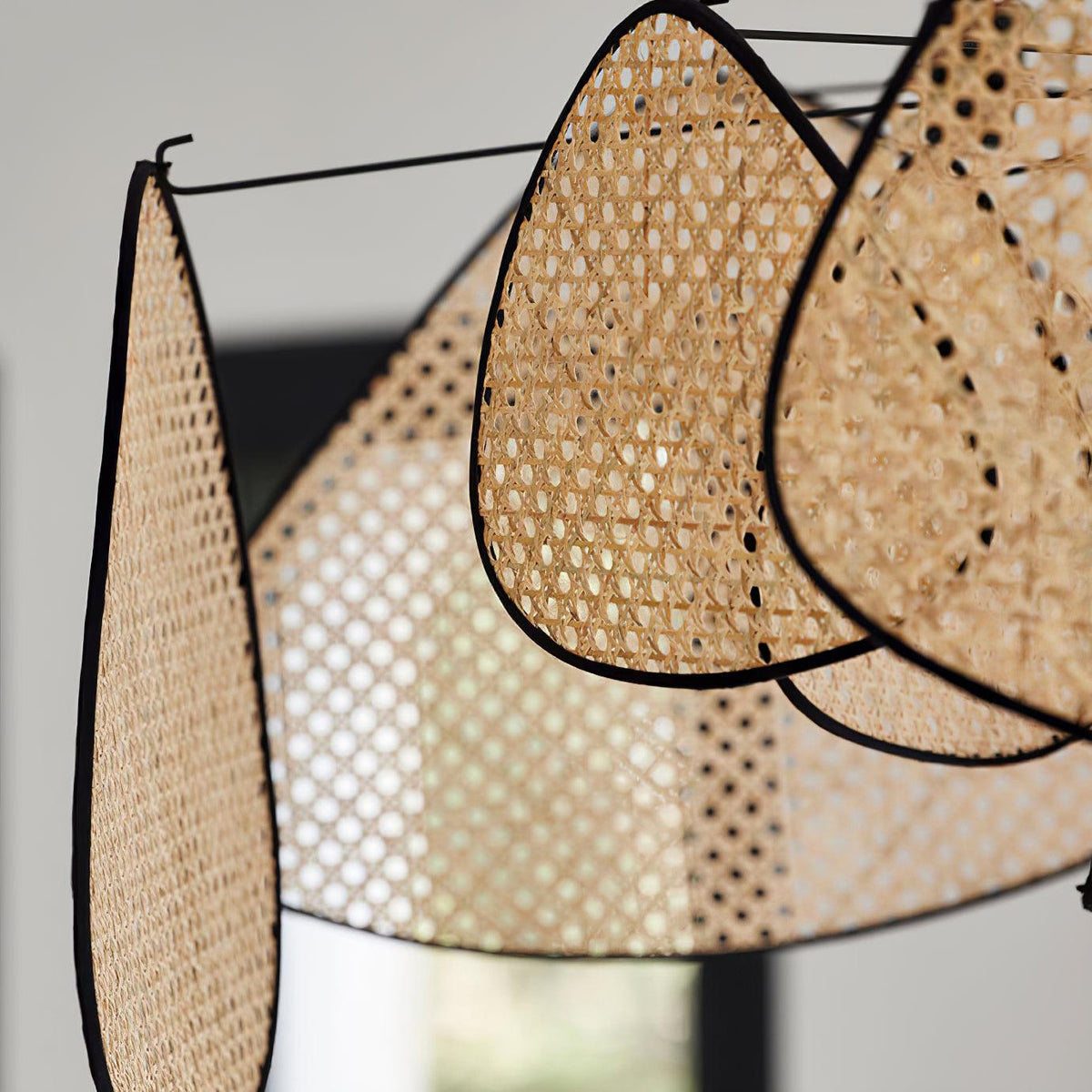 Screen Cannage Suspension