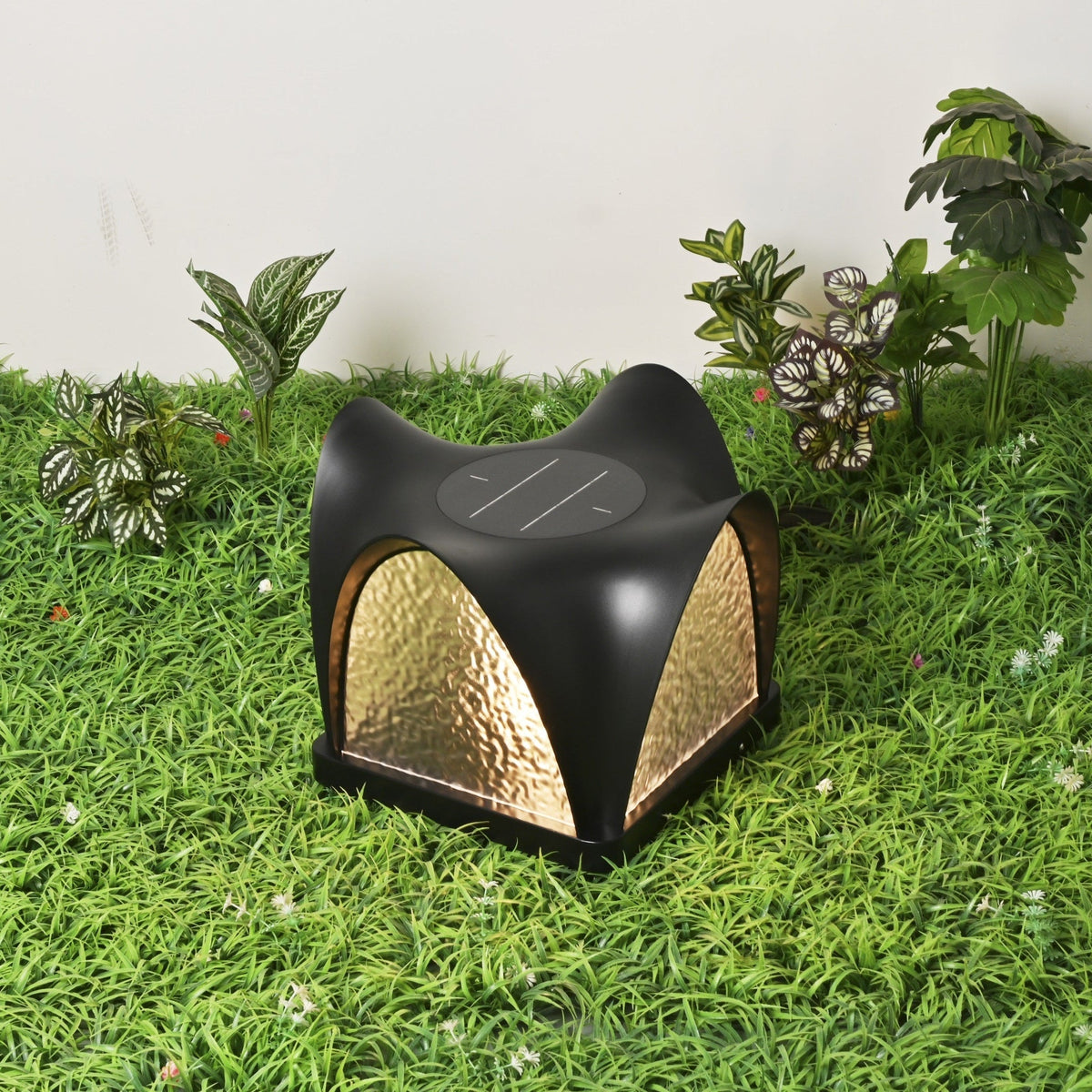 Sculptform Solar Outdoor Light