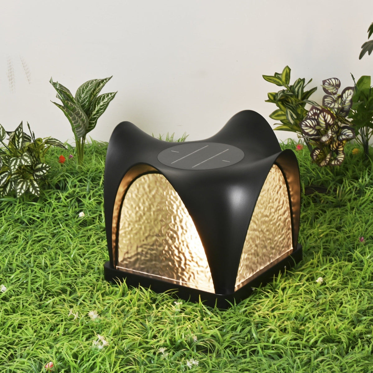 Sculptform Solar Outdoor Light