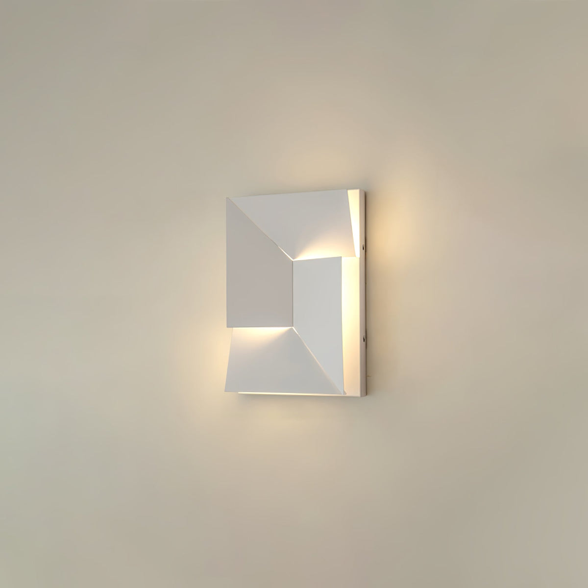 Shadows Grand Plug-in Sconce