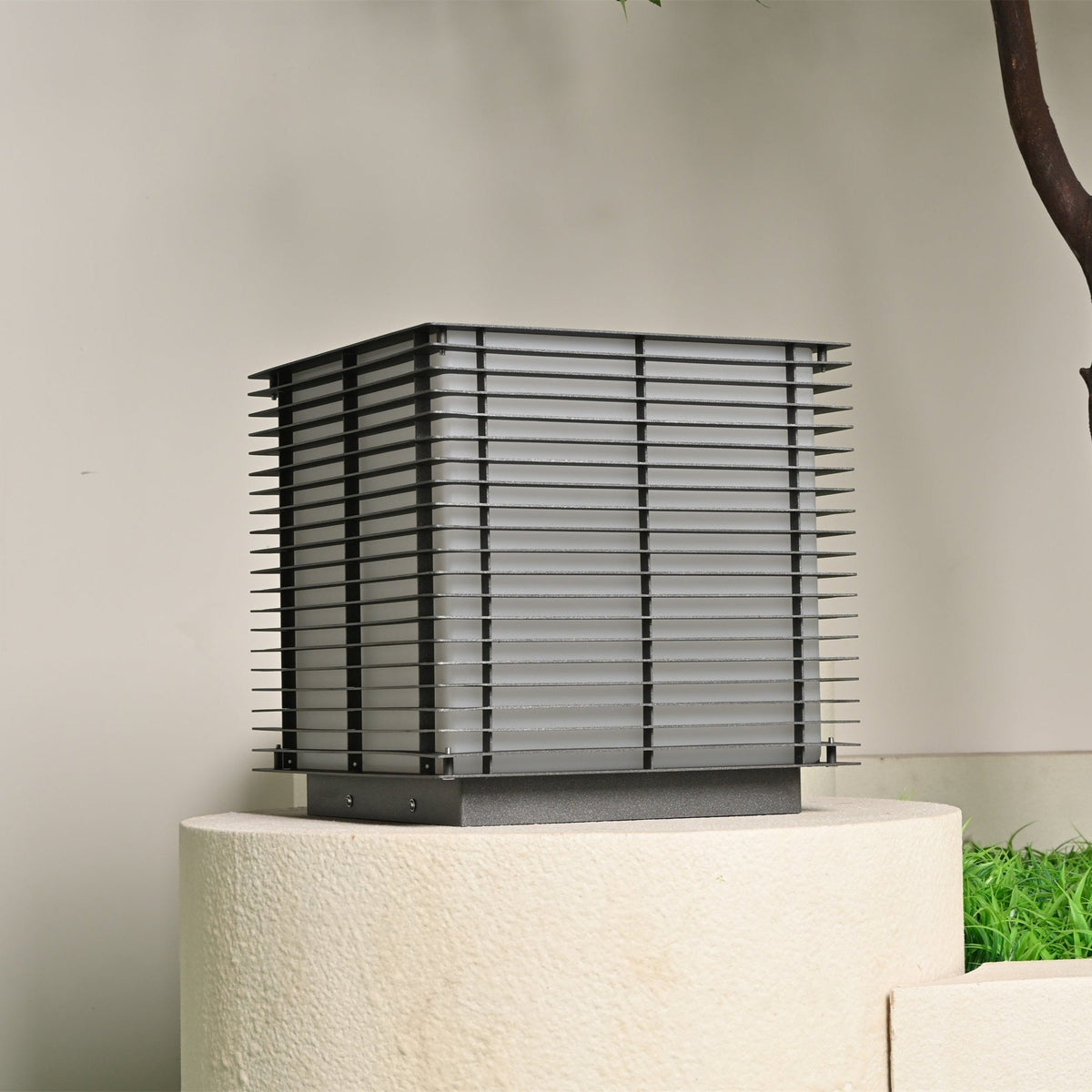 Solar Grid Outdoor Light