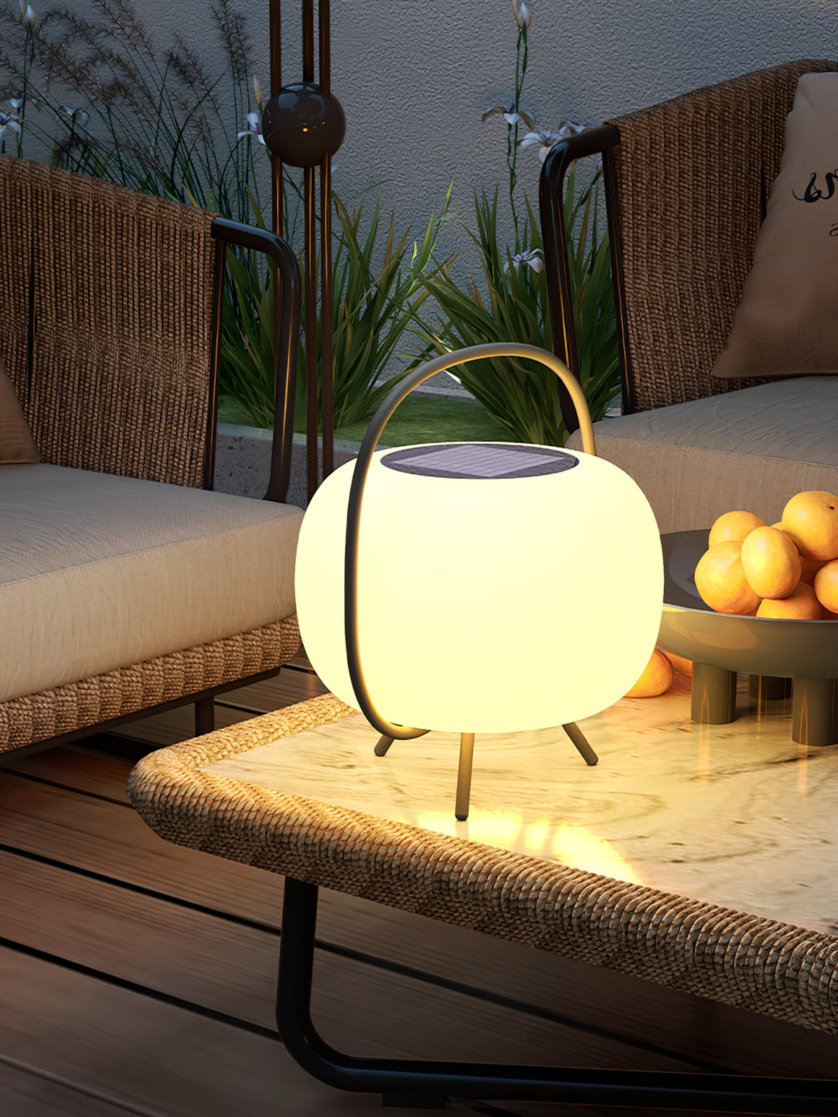 Soluna Pod Lantern Outdoor Lamp