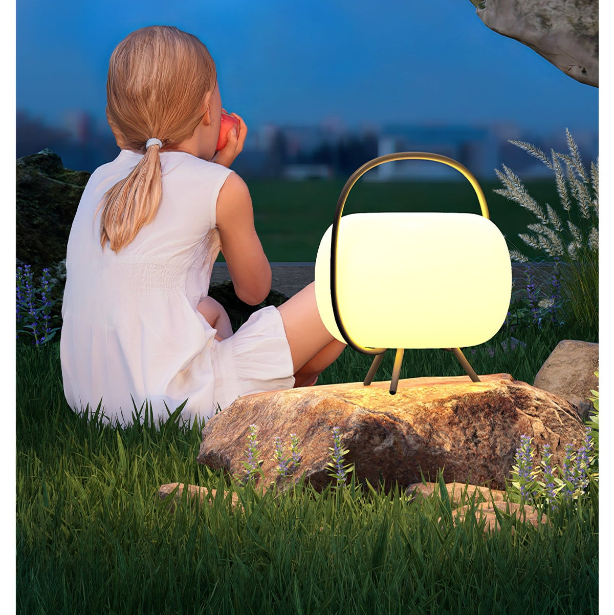 Soluna Pod Lantern Outdoor Lamp