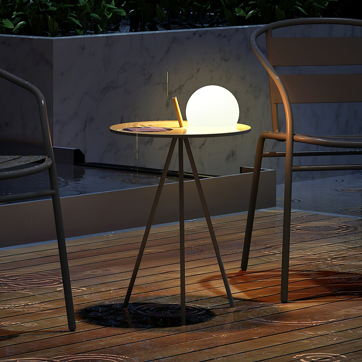 Soluna Tripod Outdoor Lamp