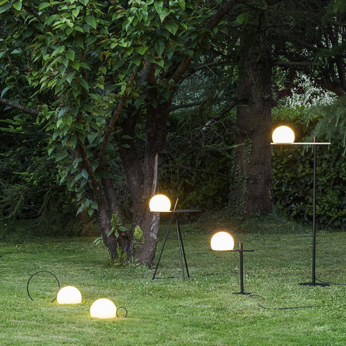 Soluna Tripod Outdoor Lamp