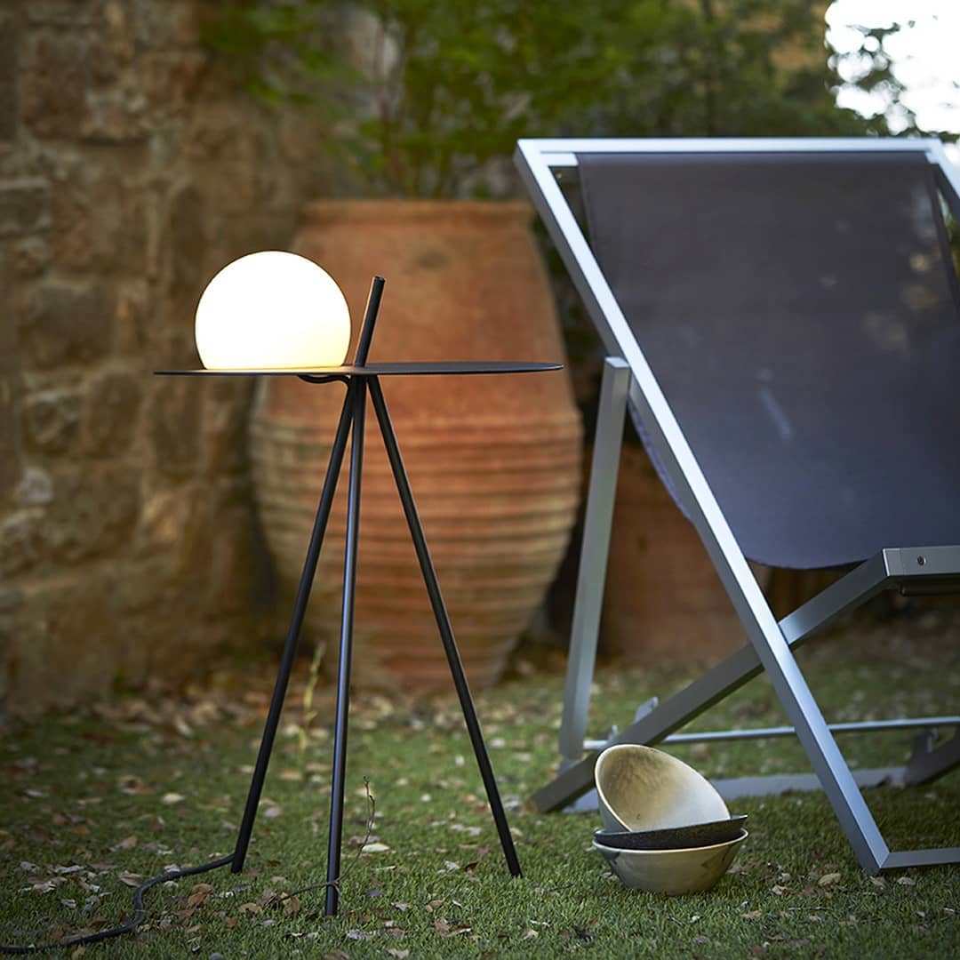 Soluna Tripod Outdoor Lamp